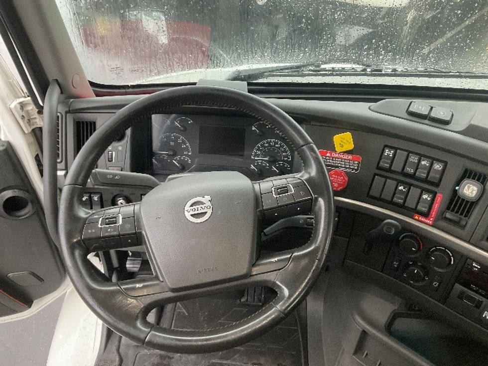 Day Cab Tractor-Heavy Duty Tractors-Volvo-2021-VNR84300-Kent-WA-525,566\n\t\tmiles-$ 57,250 - Image 11