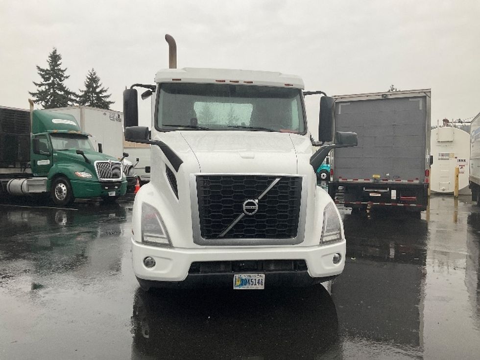 Day Cab Tractor-Heavy Duty Tractors-Volvo-2021-VNR84300-Kent-WA-525,566\n\t\tmiles-$ 57,250 - Image 2
