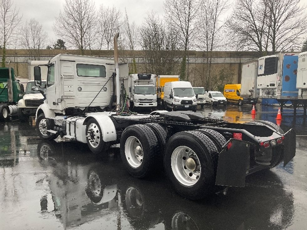 Day Cab Tractor-Heavy Duty Tractors-Volvo-2021-VNR84300-Kent-WA-525,566\n\t\tmiles-$ 57,250 - Image 5