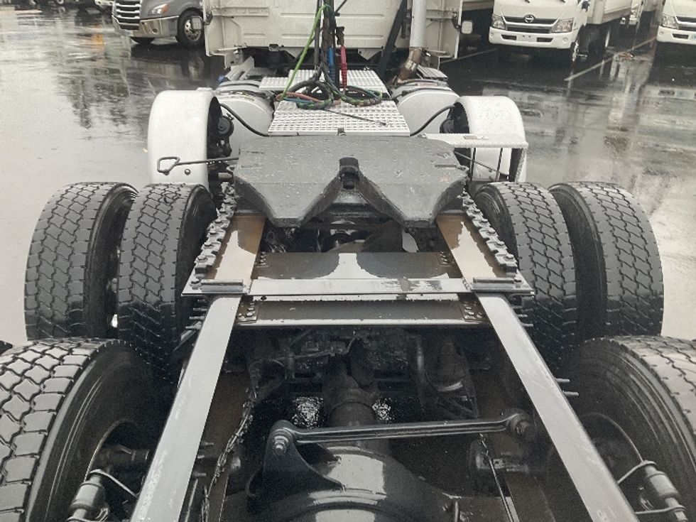 Day Cab Tractor-Heavy Duty Tractors-Volvo-2021-VNR84300-Kent-WA-525,566\n\t\tmiles-$ 57,250 - Image 6