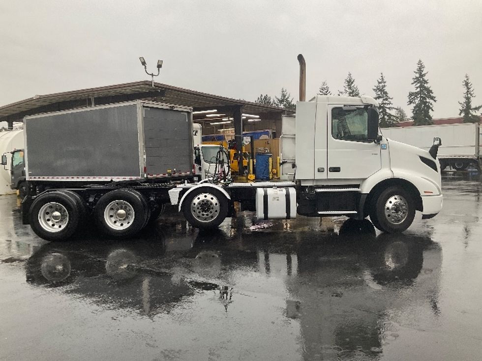 Day Cab Tractor-Heavy Duty Tractors-Volvo-2021-VNR84300-Kent-WA-525,566\n\t\tmiles-$ 57,250 - Image 8