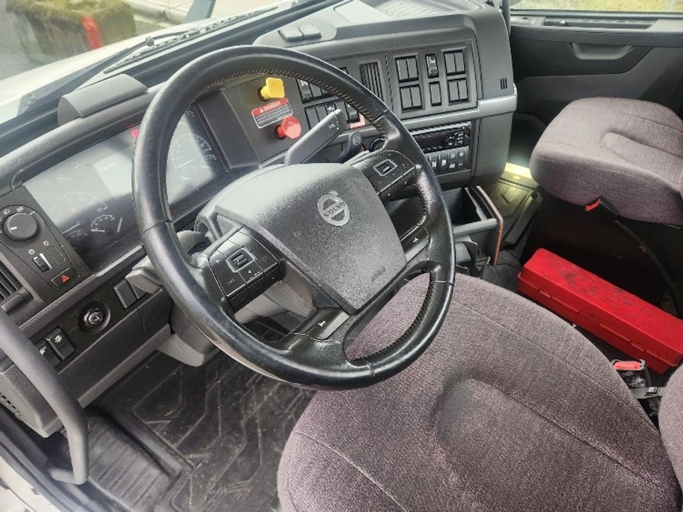 Day Cab Tractor-Heavy Duty Tractors-Volvo-2021-VNR84300-Kent-WA-530,491\n\t\tmiles-$ 57,750 - Image 10