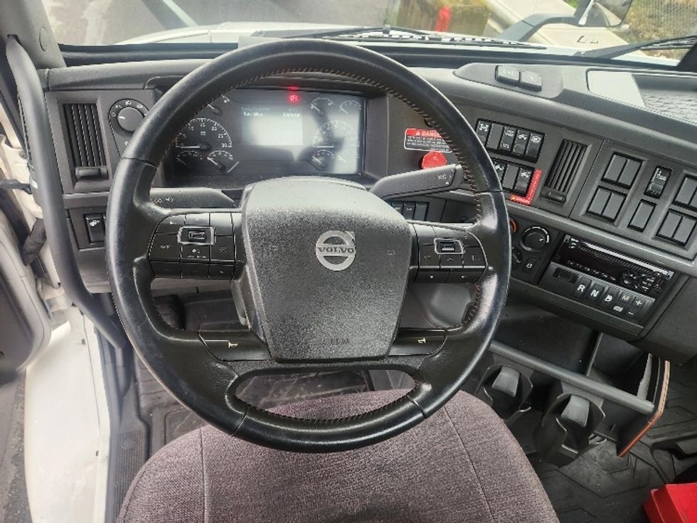 Day Cab Tractor-Heavy Duty Tractors-Volvo-2021-VNR84300-Kent-WA-530,491\n\t\tmiles-$ 57,750 - Image 11