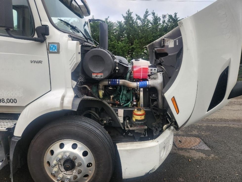 Day Cab Tractor-Heavy Duty Tractors-Volvo-2021-VNR84300-Kent-WA-530,491\n\t\tmiles-$ 57,750 - Image 15
