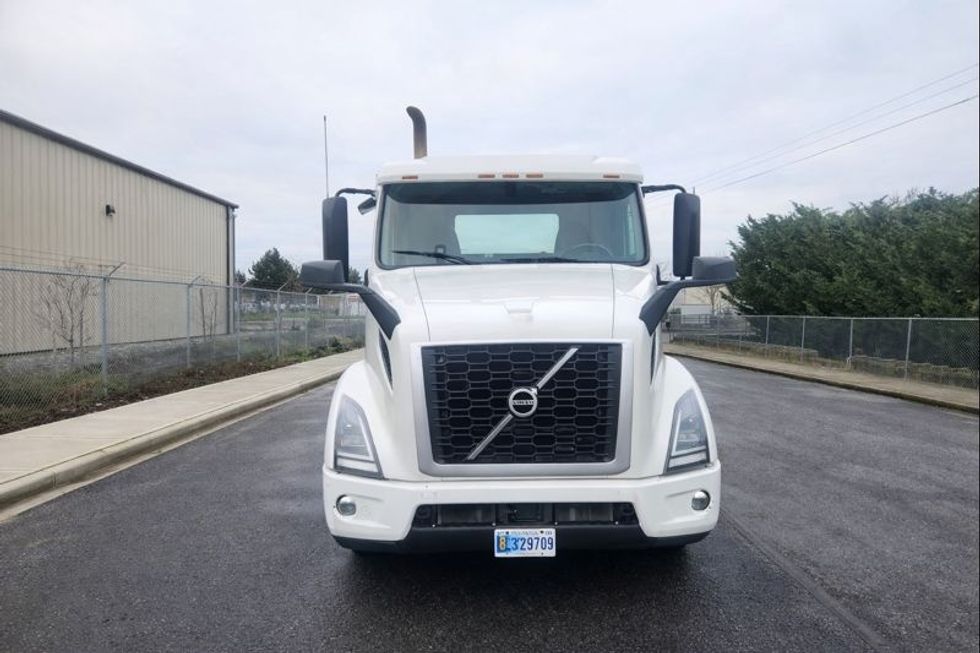 Day Cab Tractor-Heavy Duty Tractors-Volvo-2021-VNR84300-Kent-WA-530,491\n\t\tmiles-$ 57,750 - Image 2