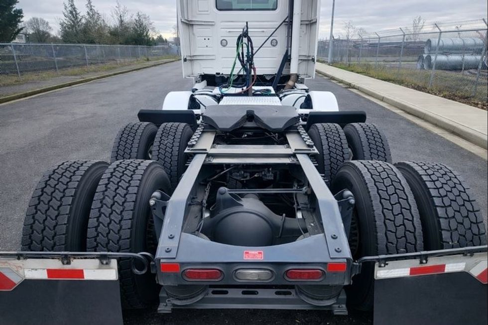 Day Cab Tractor-Heavy Duty Tractors-Volvo-2021-VNR84300-Kent-WA-530,491\n\t\tmiles-$ 57,750 - Image 6