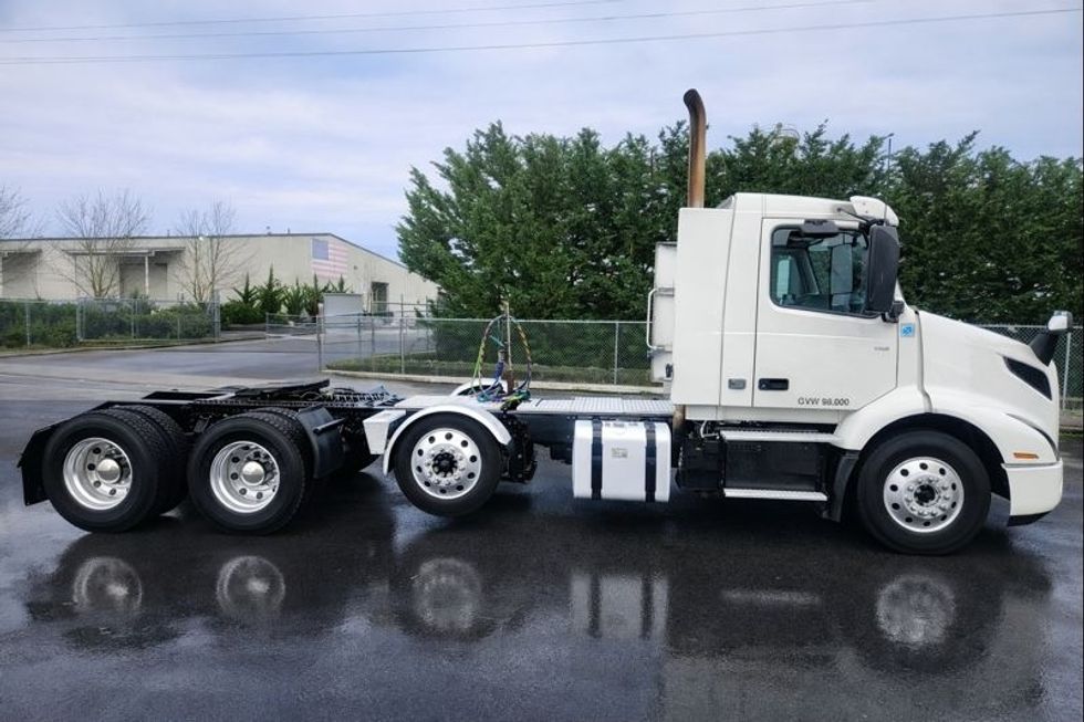 Day Cab Tractor-Heavy Duty Tractors-Volvo-2021-VNR84300-Kent-WA-530,491\n\t\tmiles-$ 57,750 - Image 8