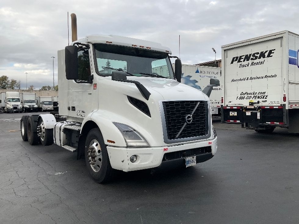 Day Cab Tractor-Heavy Duty Tractors-Volvo-2021-VNR84300-Sumner-WA-467,133\n\t\tmiles-$ 82,500 - Image 1