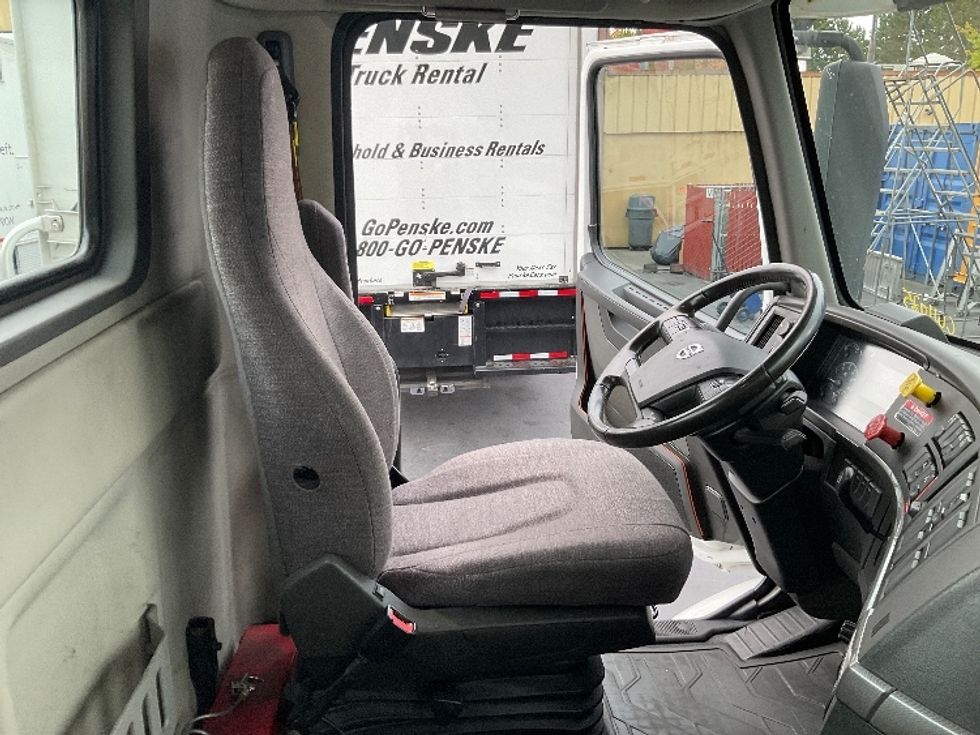 Day Cab Tractor-Heavy Duty Tractors-Volvo-2021-VNR84300-Sumner-WA-467,133\n\t\tmiles-$ 82,500 - Image 14