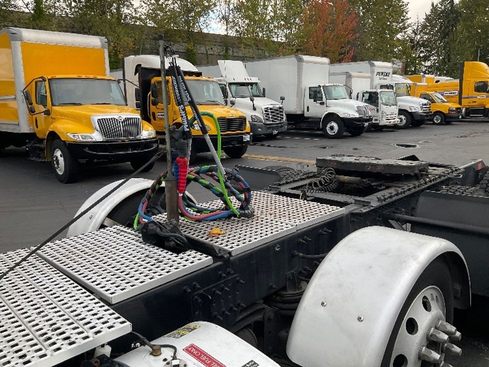 Day Cab Tractor-Heavy Duty Tractors-Volvo-2021-VNR84300-Sumner-WA-467,133\n\t\tmiles-$ 82,500 - Image 17