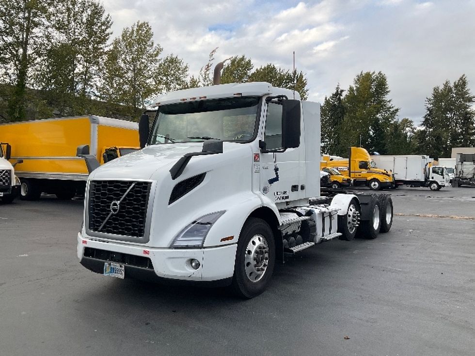 Day Cab Tractor-Heavy Duty Tractors-Volvo-2021-VNR84300-Sumner-WA-467,133\n\t\tmiles-$ 82,500 - Image 3