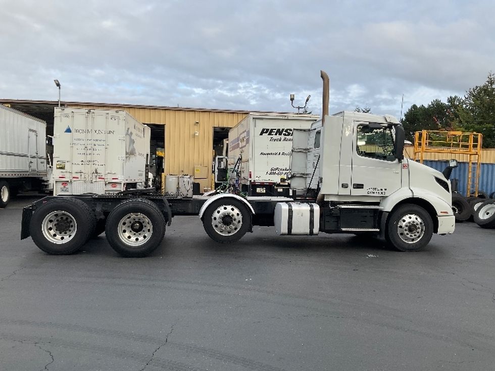 Day Cab Tractor-Heavy Duty Tractors-Volvo-2021-VNR84300-Sumner-WA-467,133\n\t\tmiles-$ 82,500 - Image 8