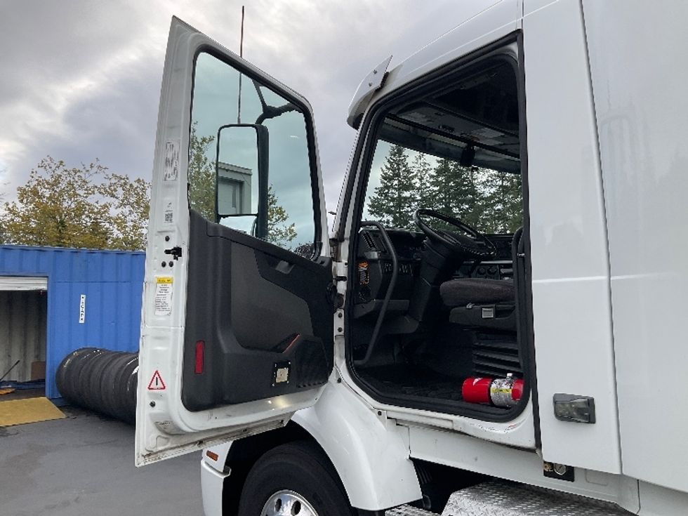 Day Cab Tractor-Heavy Duty Tractors-Volvo-2021-VNR84300-Sumner-WA-467,133\n\t\tmiles-$ 82,500 - Image 9