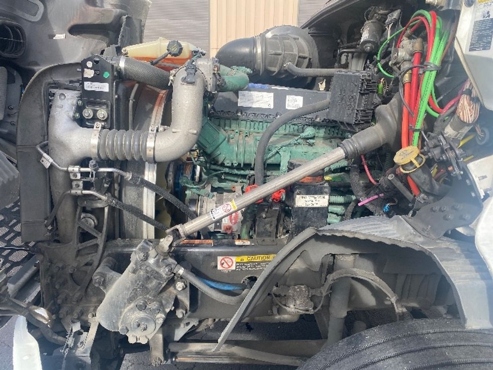 Day Cab Tractor-Heavy Duty Tractors-Volvo-2021-VNR84300-Sumner-WA-477,776\n\t\tmiles-$ 80,750 - Image 16