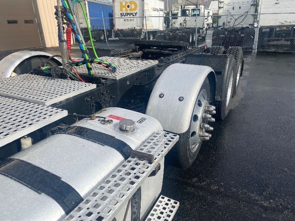 Day Cab Tractor-Heavy Duty Tractors-Volvo-2021-VNR84300-Sumner-WA-477,776\n\t\tmiles-$ 80,750 - Image 17