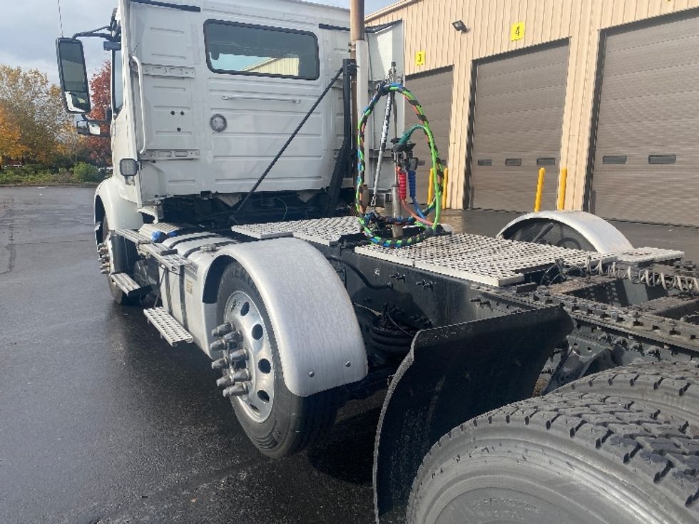 Day Cab Tractor-Heavy Duty Tractors-Volvo-2021-VNR84300-Sumner-WA-477,776\n\t\tmiles-$ 80,750 - Image 18