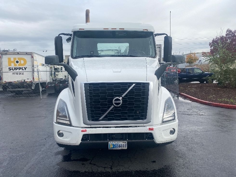 Day Cab Tractor-Heavy Duty Tractors-Volvo-2021-VNR84300-Sumner-WA-477,776\n\t\tmiles-$ 80,750 - Image 2