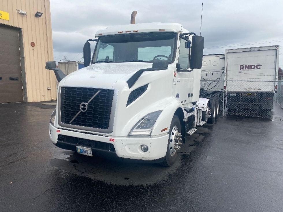 Day Cab Tractor-Heavy Duty Tractors-Volvo-2021-VNR84300-Sumner-WA-477,776\n\t\tmiles-$ 80,750 - Image 3