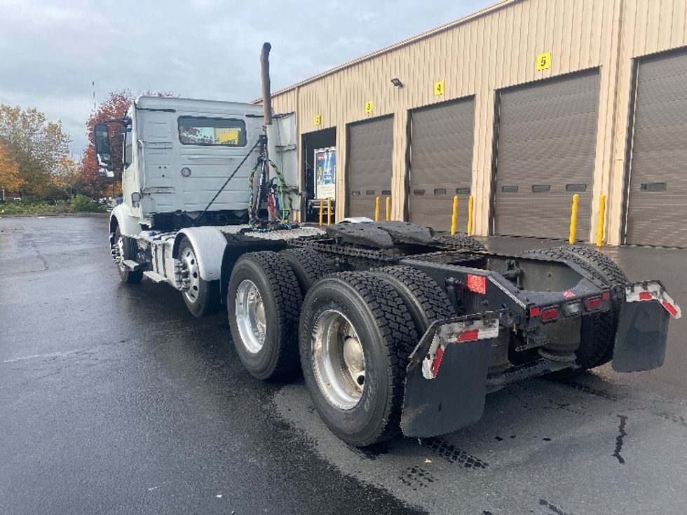 Day Cab Tractor-Heavy Duty Tractors-Volvo-2021-VNR84300-Sumner-WA-477,776\n\t\tmiles-$ 80,750 - Image 5