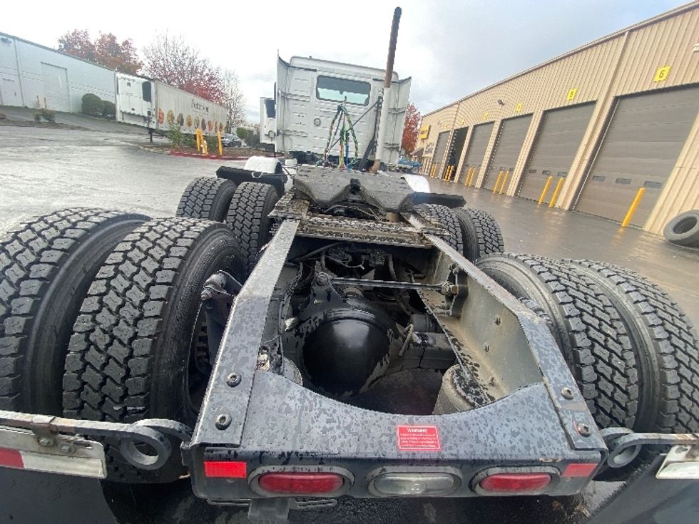 Day Cab Tractor-Heavy Duty Tractors-Volvo-2021-VNR84300-Sumner-WA-477,776\n\t\tmiles-$ 80,750 - Image 6