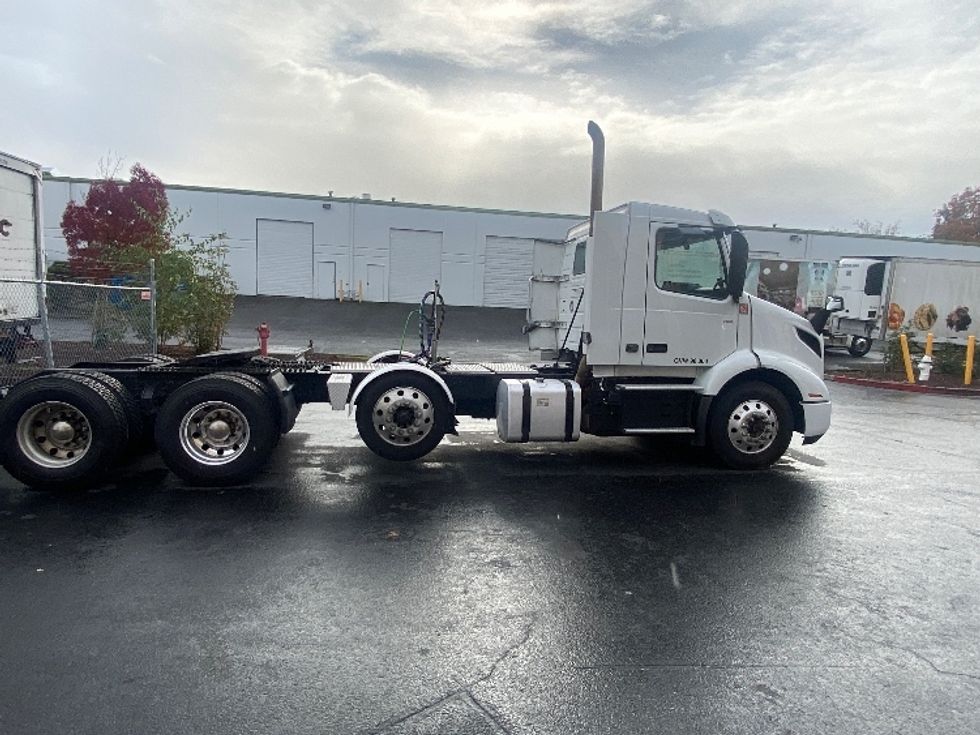 Day Cab Tractor-Heavy Duty Tractors-Volvo-2021-VNR84300-Sumner-WA-477,776\n\t\tmiles-$ 80,750 - Image 8