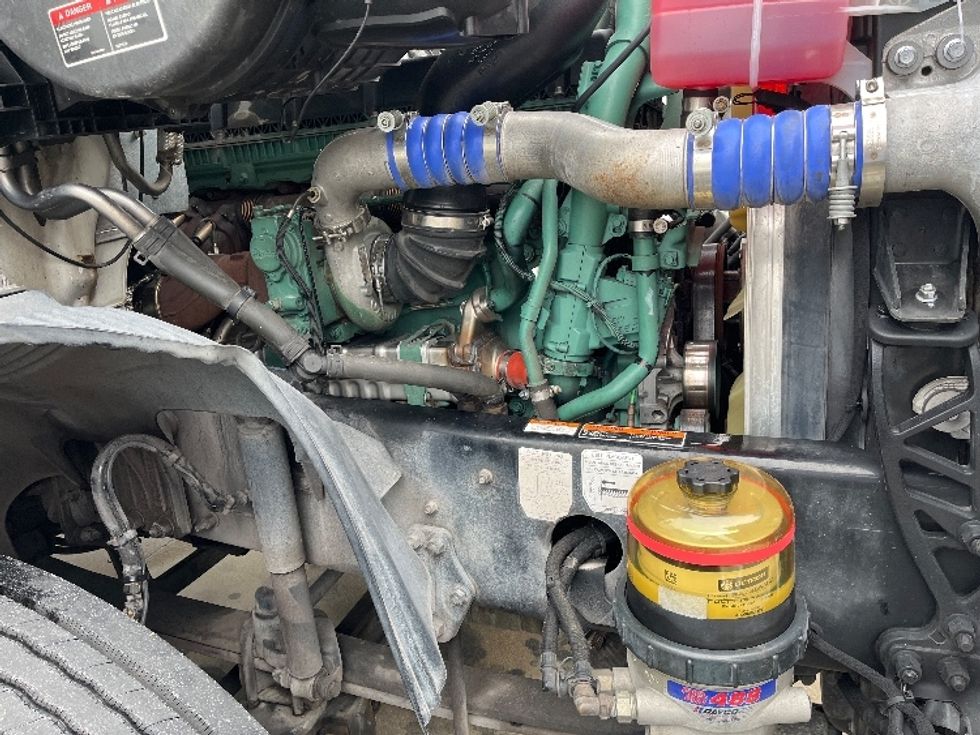 Day Cab Tractor-Heavy Duty Tractors-Volvo-2022-VNL62300-Tampa-FL-676,873\n\t\tmiles-$ 26,000 - Image 15