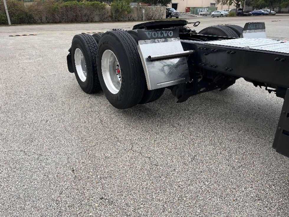 Day Cab Tractor-Heavy Duty Tractors-Volvo-2022-VNL62300-Tampa-FL-676,873\n\t\tmiles-$ 26,000 - Image 18