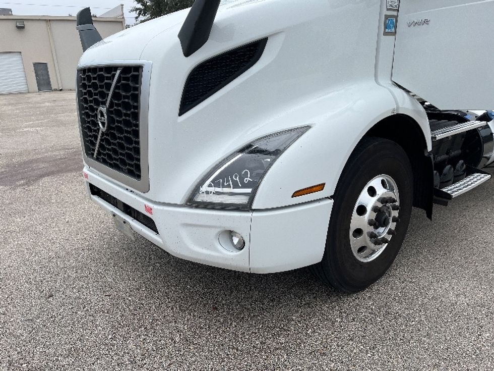 Day Cab Tractor-Heavy Duty Tractors-Volvo-2022-VNL62300-Tampa-FL-676,873\n\t\tmiles-$ 26,000 - Image 21