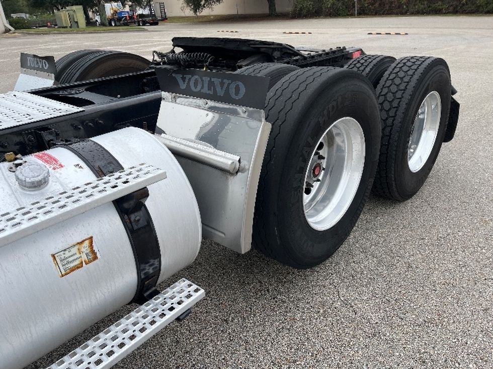 Day Cab Tractor-Heavy Duty Tractors-Volvo-2022-VNL62300-Tampa-FL-676,873\n\t\tmiles-$ 26,000 - Image 23