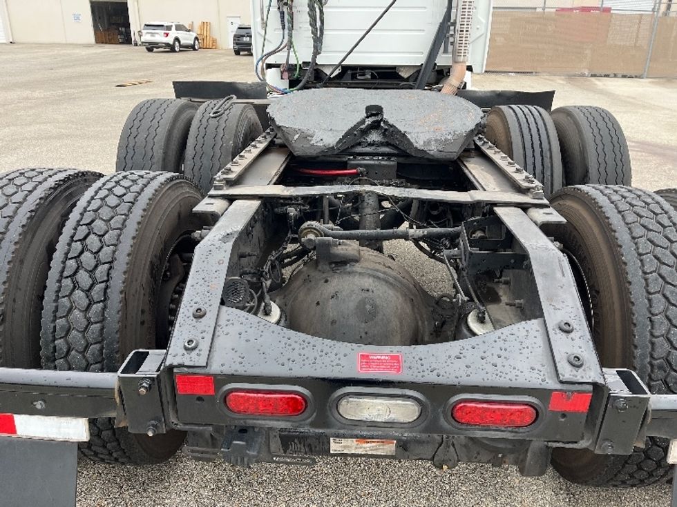 Day Cab Tractor-Heavy Duty Tractors-Volvo-2022-VNL62300-Tampa-FL-676,873\n\t\tmiles-$ 26,000 - Image 6