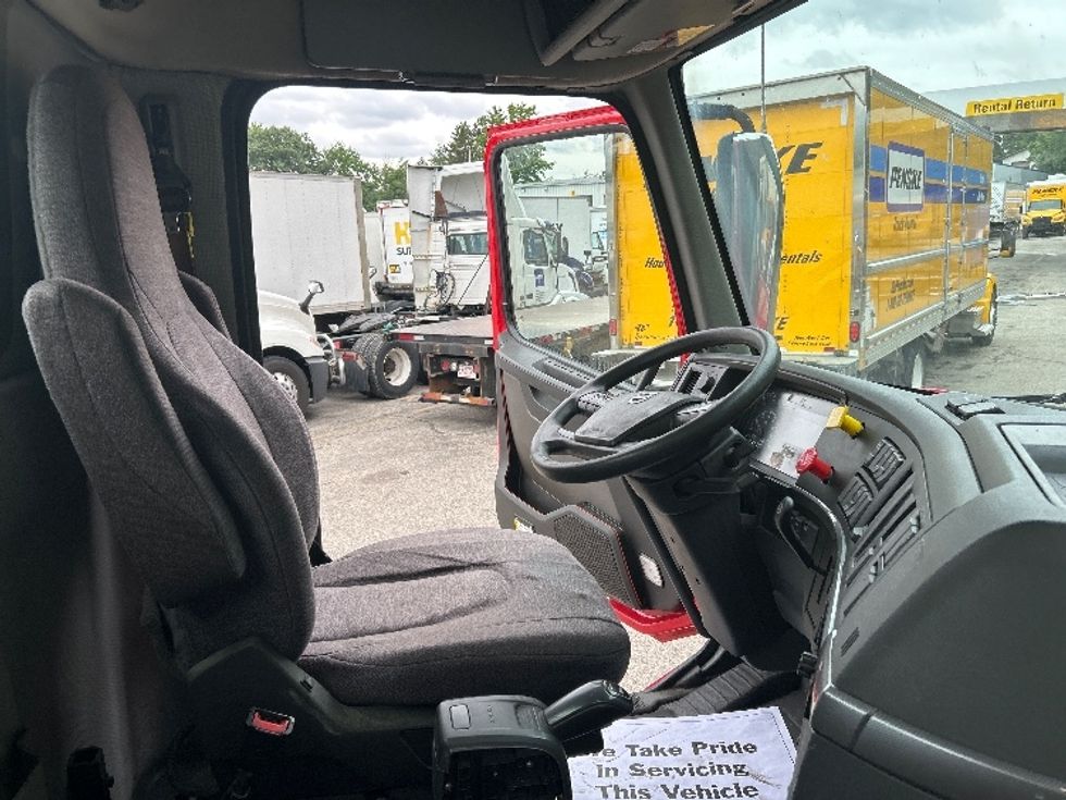 Day Cab Tractor-Heavy Duty Tractors-Volvo-2022-VNL64T300-Auburn-MA-277,669\n\t\tmiles-$ 62,750 - Image 14