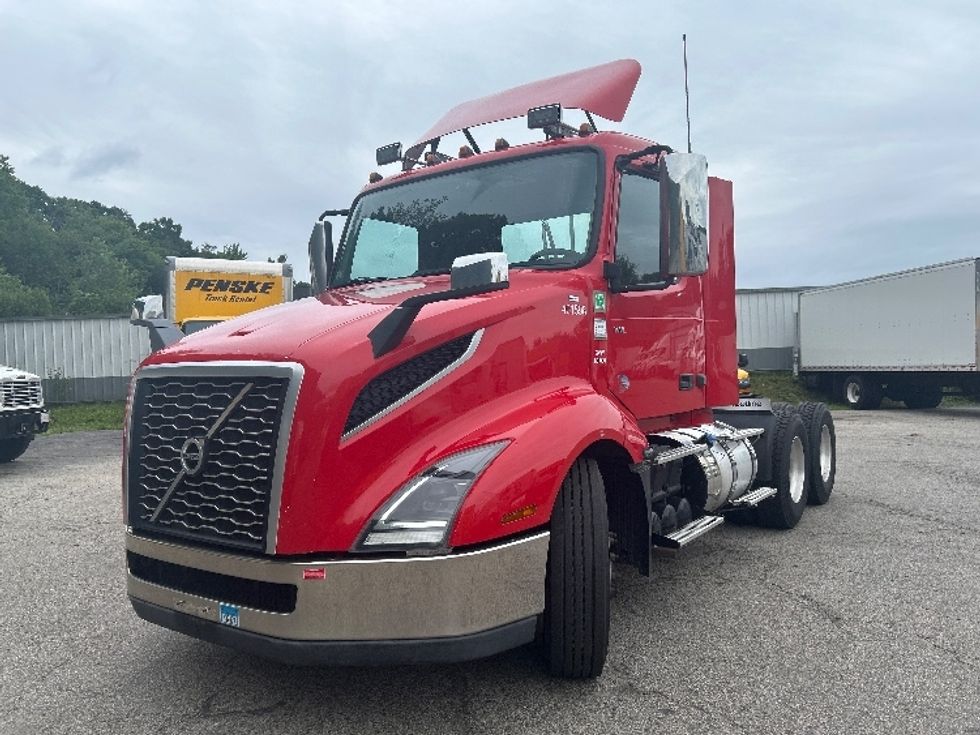 Day Cab Tractor-Heavy Duty Tractors-Volvo-2022-VNL64T300-Auburn-MA-277,669\n\t\tmiles-$ 62,750 - Image 3