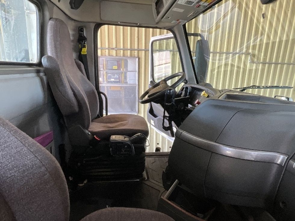 Day Cab Tractor-Heavy Duty Tractors-Volvo-2022-VNL64T300-Coxsackie-NY-596,123\n\t\tmiles-$ 36,250 - Image 14