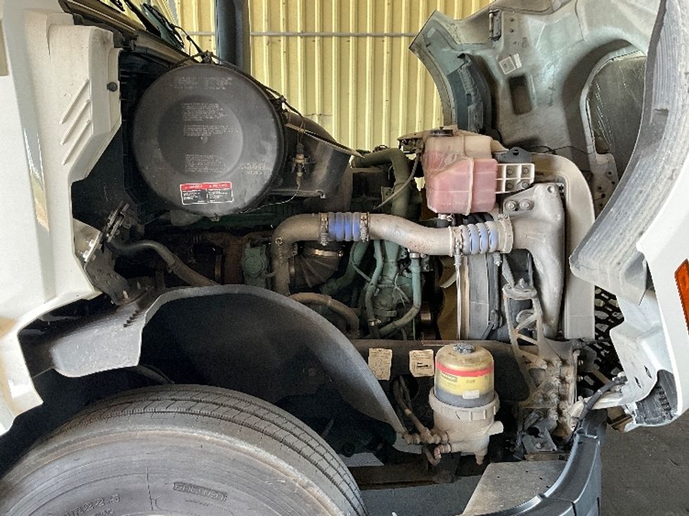 Day Cab Tractor-Heavy Duty Tractors-Volvo-2022-VNL64T300-Coxsackie-NY-596,123\n\t\tmiles-$ 36,250 - Image 15