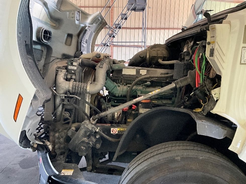 Day Cab Tractor-Heavy Duty Tractors-Volvo-2022-VNL64T300-Coxsackie-NY-596,123\n\t\tmiles-$ 36,250 - Image 16