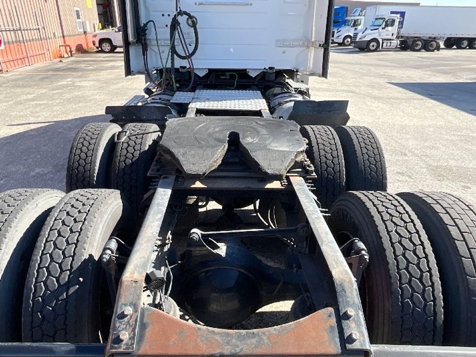 Day Cab Tractor-Heavy Duty Tractors-Volvo-2022-VNL64T300-Coxsackie-NY-596,123\n\t\tmiles-$ 36,250 - Image 6