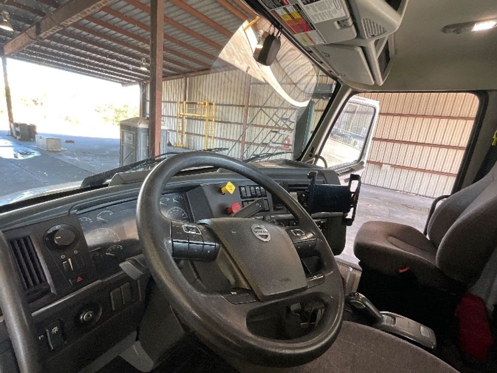 Day Cab Tractor-Heavy Duty Tractors-Volvo-2022-VNL64T300-Coxsackie-NY-596,123\n\t\tmiles-$ 36,250 - Image 9