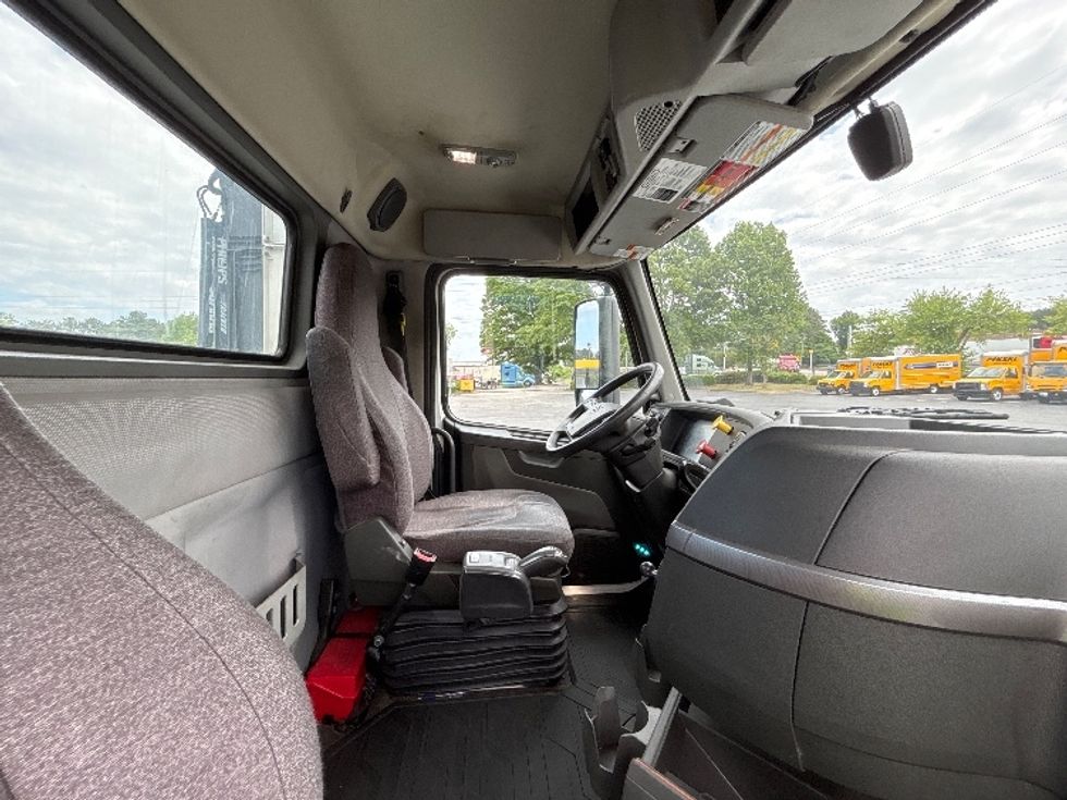 Day Cab Tractor-Heavy Duty Tractors-Volvo-2022-VNL64T300-Forest Park-GA-549,346\n\t\tmiles-$ 47,750 - Image 12