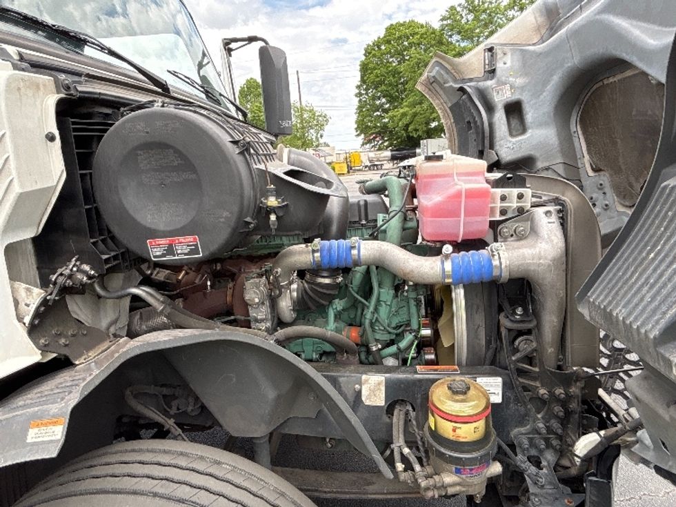 Day Cab Tractor-Heavy Duty Tractors-Volvo-2022-VNL64T300-Forest Park-GA-549,346\n\t\tmiles-$ 47,750 - Image 13