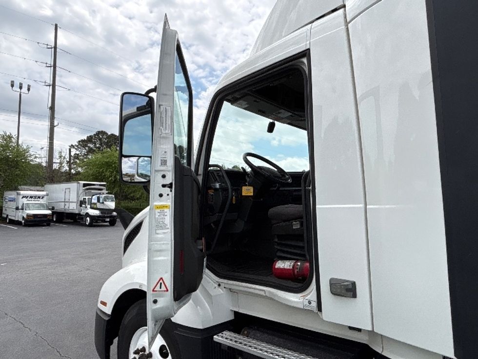 Day Cab Tractor-Heavy Duty Tractors-Volvo-2022-VNL64T300-Forest Park-GA-549,346\n\t\tmiles-$ 47,750 - Image 18