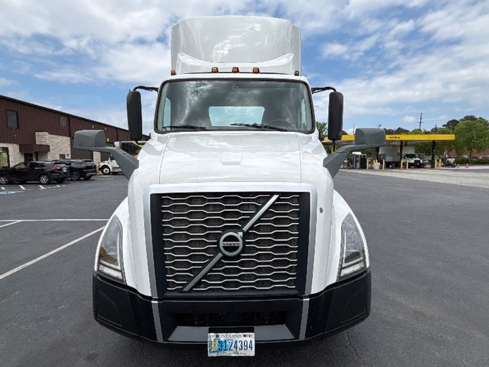 Day Cab Tractor-Heavy Duty Tractors-Volvo-2022-VNL64T300-Forest Park-GA-549,346\n\t\tmiles-$ 47,750 - Image 2