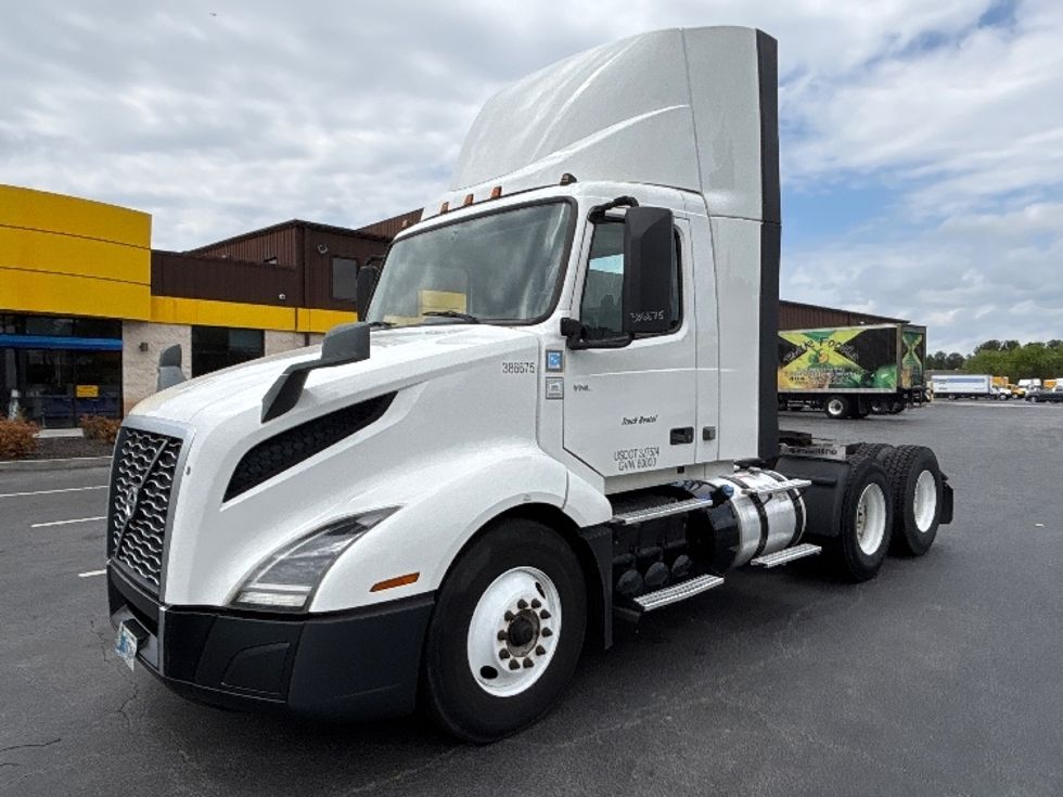 Day Cab Tractor-Heavy Duty Tractors-Volvo-2022-VNL64T300-Forest Park-GA-549,346\n\t\tmiles-$ 47,750 - Image 3
