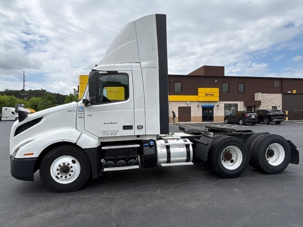 Day Cab Tractor-Heavy Duty Tractors-Volvo-2022-VNL64T300-Forest Park-GA-549,346\n\t\tmiles-$ 47,750 - Image 4