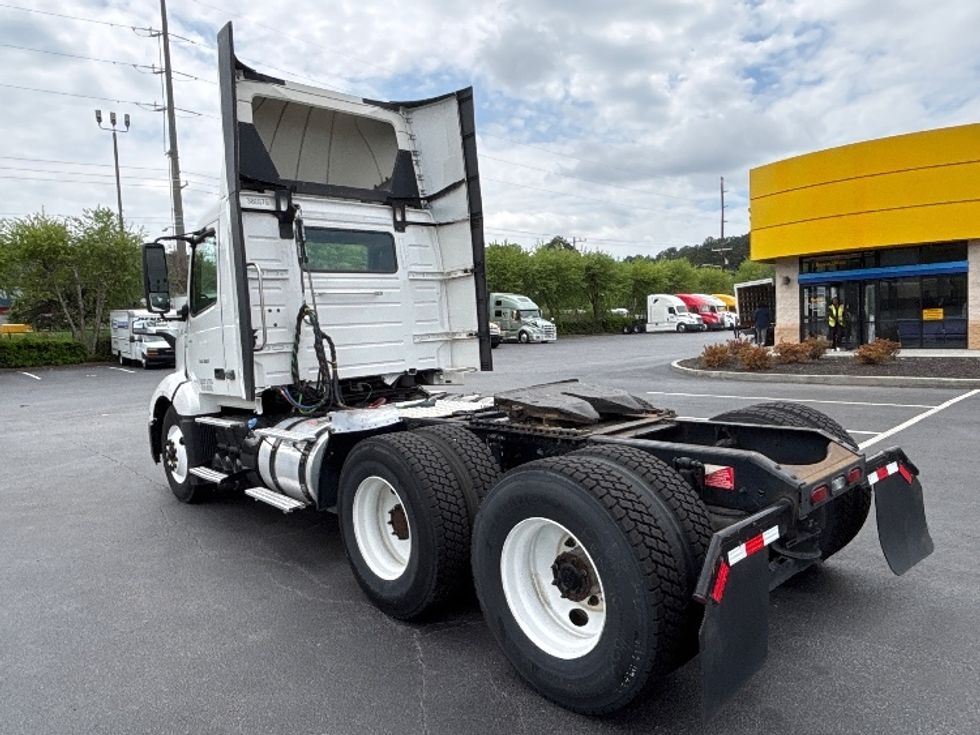 Day Cab Tractor-Heavy Duty Tractors-Volvo-2022-VNL64T300-Forest Park-GA-549,346\n\t\tmiles-$ 47,750 - Image 5