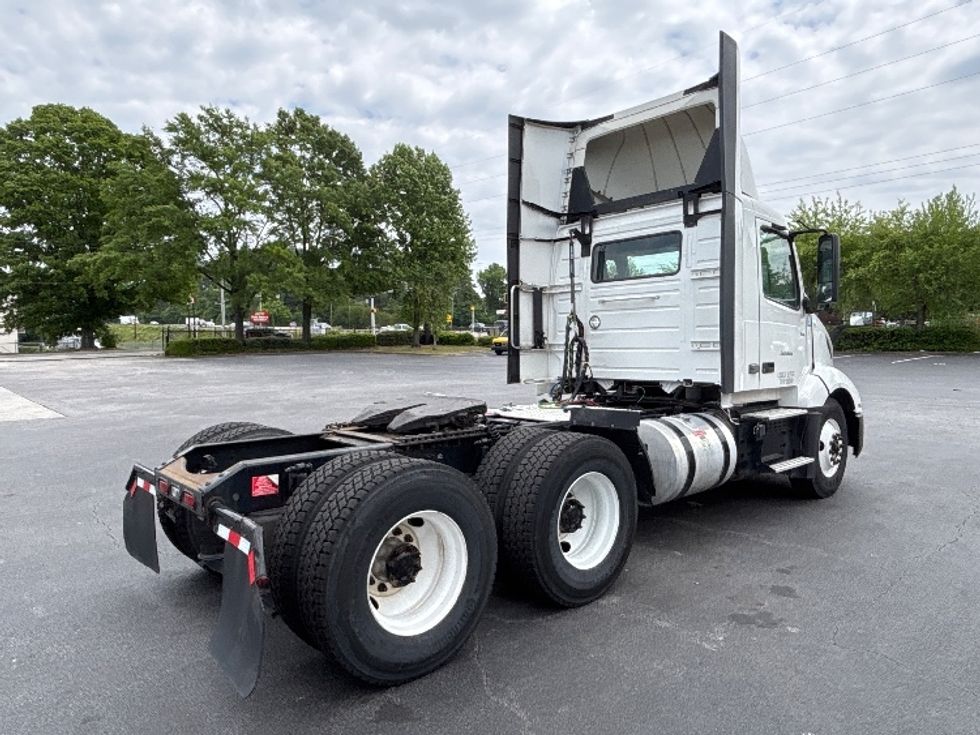 Day Cab Tractor-Heavy Duty Tractors-Volvo-2022-VNL64T300-Forest Park-GA-549,346\n\t\tmiles-$ 47,750 - Image 7