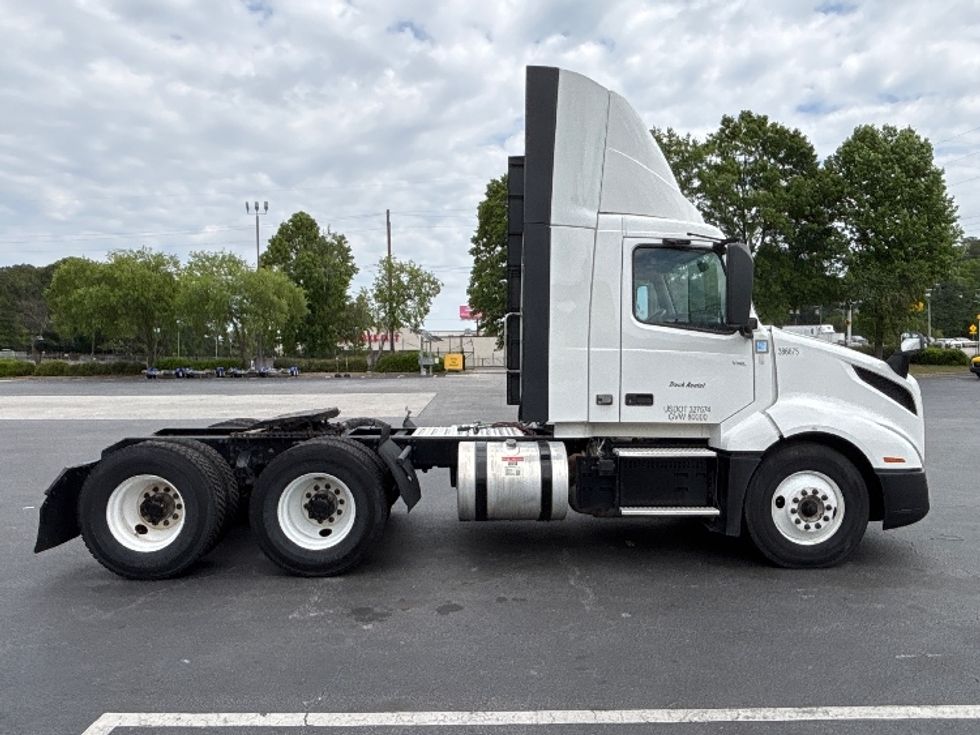 Day Cab Tractor-Heavy Duty Tractors-Volvo-2022-VNL64T300-Forest Park-GA-549,346\n\t\tmiles-$ 47,750 - Image 8