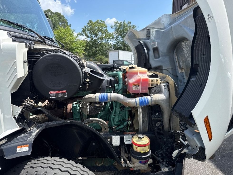 Day Cab Tractor-Heavy Duty Tractors-Volvo-2022-VNL64T300-Little Rock-AR-208,153\n\t\tmiles-$ 76,000 - Image 15