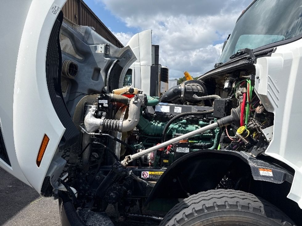 Day Cab Tractor-Heavy Duty Tractors-Volvo-2022-VNL64T300-Little Rock-AR-208,153\n\t\tmiles-$ 76,000 - Image 16