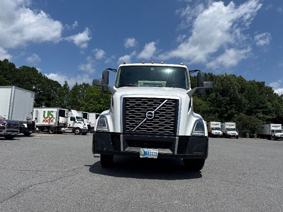 Day Cab Tractor-Heavy Duty Tractors-Volvo-2022-VNL64T300-Little Rock-AR-208,153\n\t\tmiles-$ 76,000 - Image 2