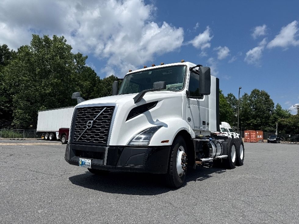 Day Cab Tractor-Heavy Duty Tractors-Volvo-2022-VNL64T300-Little Rock-AR-208,153\n\t\tmiles-$ 76,000 - Image 3